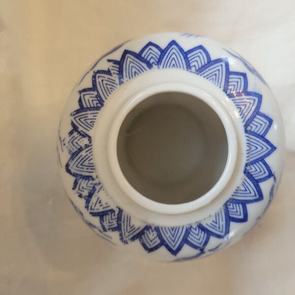 Vintage Japanese Blue & White Porcelain Dragon Vase Decorative Collectible - Picture 5 of 7